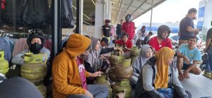 Dinas Perindustrian dan Perdagangan (Disperindag) Kota Batam bersama PT Pertamina Patra Niaga Kepri melakukan operasi pasar di 3 titik, Senin (16/9/2024)). Dalam operasi pasar ini, mereka khusus menyediakan gas elpigi 3 kilogram. (uly)