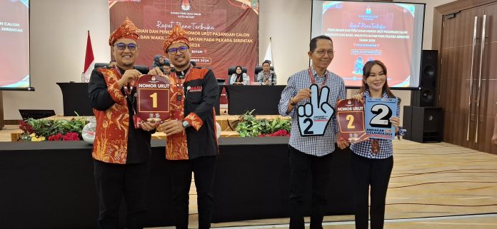 Pasangan Calon Wali Kota Batam, Nuryanto dan Calon Wakil Wali Kota Batam, Hardi Slamat Hood (NADI) mendapat nomor urut 1. Sementara Calon Wali Kota Batam, Amsakar Achmad dan Wakil Wali Kota Batam, Li Claudia (ASLI) mendapat nomor urut 2. (uly)