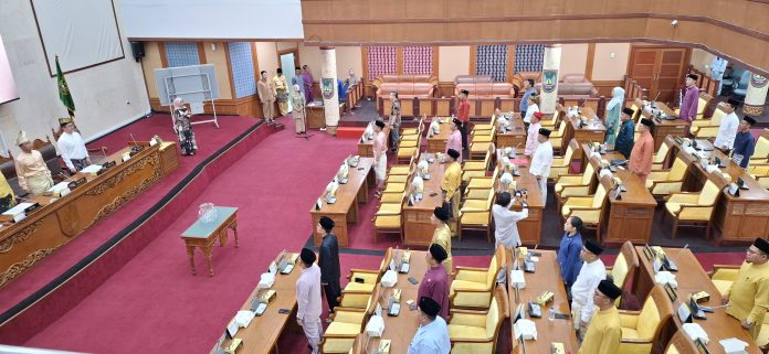 Dewan Perwakilan Rakyat Daerah (DPRD) menggelar rapat paripurna, Jumat (27/9/2024) sore. Adapun agendanya pembentukan dan penetapan alat kelengkapan DPRD Kota Batam masa jabatan 2024-2029. (uly)