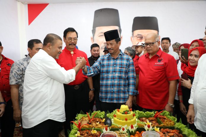 Rumah pemenangan pasangan bakal calon Gubernur dan Wakil Gubernur Provinsi Kepulauan Riau, Muhammad Rudi-Aunur Rafiq, diresmikan pada Minggu (1/9/2024). (IST)
