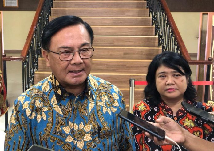 Ketua Harian Komisi Kepolisian Nasional (Kompolnas) Irjen Pol (Purn.) Benny Mamoto melakukan kunjungan ke Polda Kepri pada Kamis (5/9/2024) untuk mengevaluasi penanganan kasus narkoba yang melibatkan anggota Satresnarkoba Polresta Barelang. (IST)