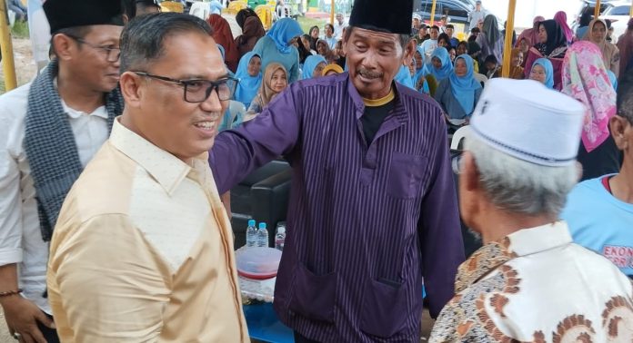 Tokoh masyarakat Pulau Rempang-Galang Kota Batam Awang Rajab meminta masyarakat Rempang Galang untuk bersatu padu memenangkan pasangan Calon Gubernur dan Wakil Gubernur Ansar Ahmad-Nyanyang Haris Pratamura. (IST)