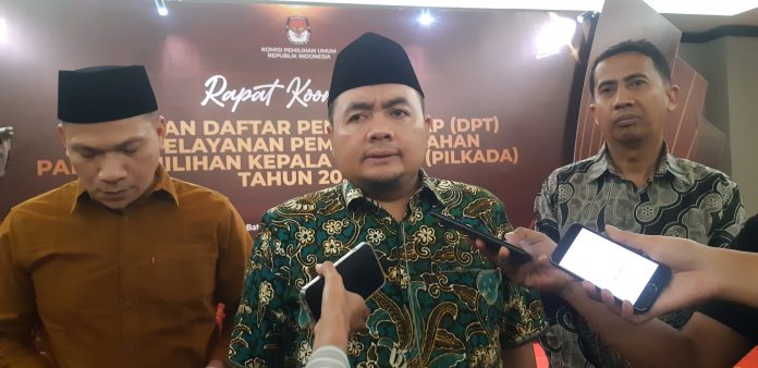 Ketua Komisi Pemilihan Umum (KPU) RI, Mochammad Afifuddin mengatakan jika kolom kosong atau kotak kosong menang, maka Pemilihan Kepala Daerah (Pilkada) ulang dilakukan kembali pada 2025 mendatang. (uly)