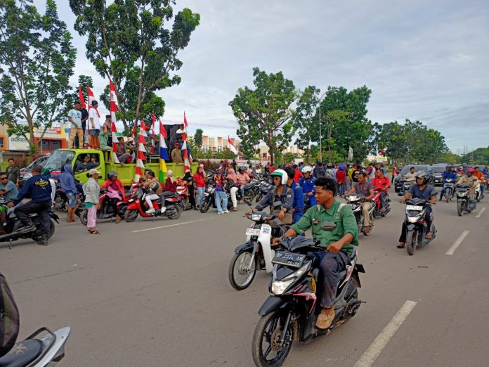 Sejumlah warga Perumahan Putra Jaya Tanjunguncang, Kota Batam, Provinsi Kepulauan Riau (Kepri) melakukan aksi unjuk rasa, Rabu (18/9/2024). (uly)