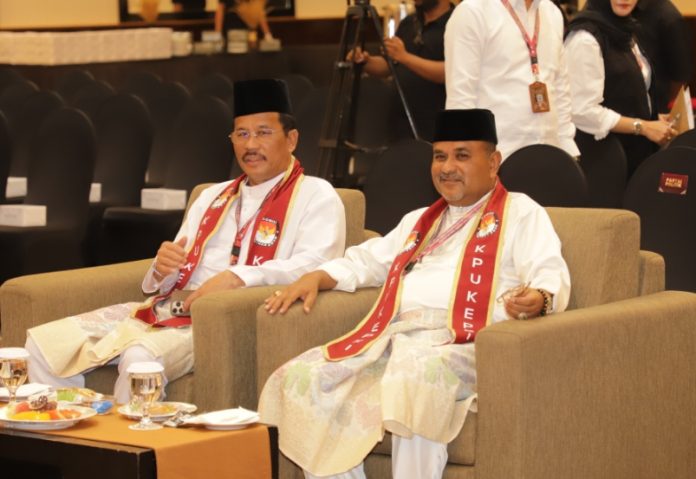 H Muhammad Rudi dan H Aunur Rafiq (Rudi- Rafiq), terlihat hadir lebih dulu di lokasi acara pada pukul 08.40 WIB saat pencabutan nomor urut. (IST)