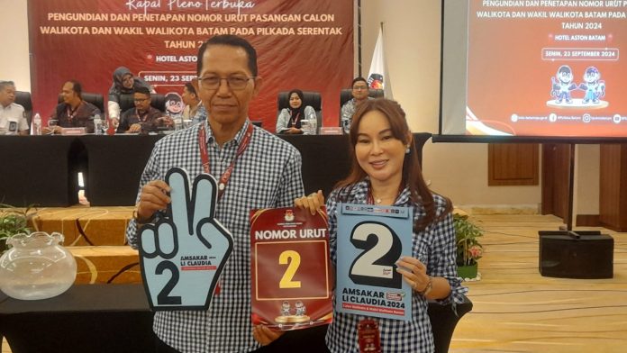 Pasangan calon Wali Kota dan Wakil Wali Kota Batam Amsakar Achmad- Li Claudia Chandra (Asli) secara resmi mendapatkan nomor urut 2 untuk kontestasi Pilkada 2024. (uly)