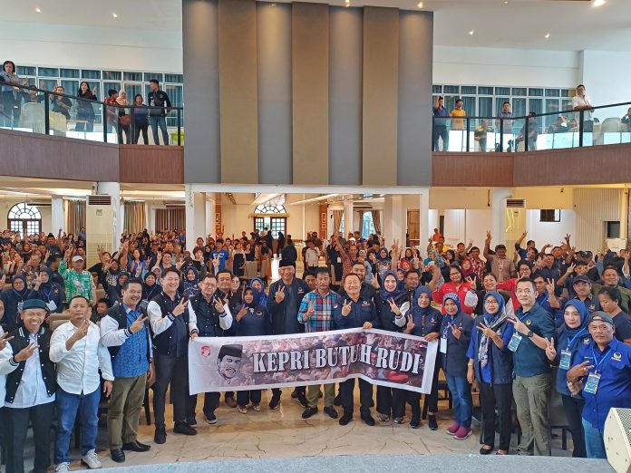 Ketua Dewan Pimpinan Wilayah (DPW) Partai Nasional Demokrat (NasDem) Provinsi Kepulauan Riau (Kepri), Muhammad Rudi atau HMR menggelar konsolidasi dengan Dewan Pimpinan Daerah (DPD) Partai NasDem Kota Tanjungpinang, Senin (23/9/2024). (IST)