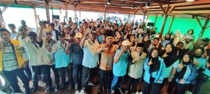Kampanye perdana Calon Wakil Gubernur Kepri Nomor Urut 1, Nyanyang Haris Pratamura memilih untuk melakukan sosialisasi dengan ratusan tim relawan Kecamatan Pulau Belakang, Sabtu (18/9/2024). (IST)