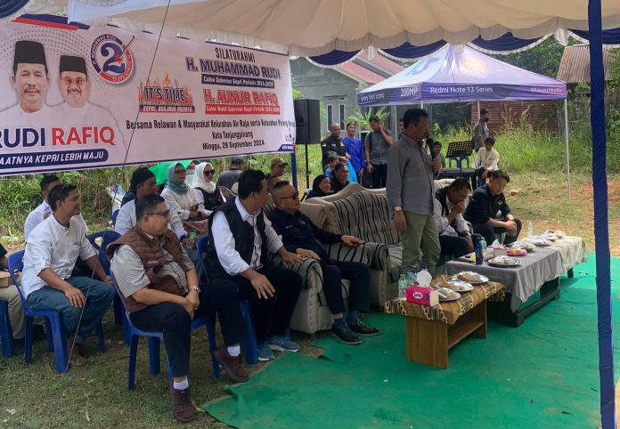 Pasangan calon Gubernur Kepri dan Wakil Gubernur Kepri H. Muhammad Rudi dan Aunur Rafiq (Rudi-Rafiq) menggelar kampanye bersama relawan dan masyarakat Kelurahan Airraja, Kampung Banjar, dan Kelurahan Pinang Kencana, Tanjungpinang, Minggu (29/9/2024). (IST)