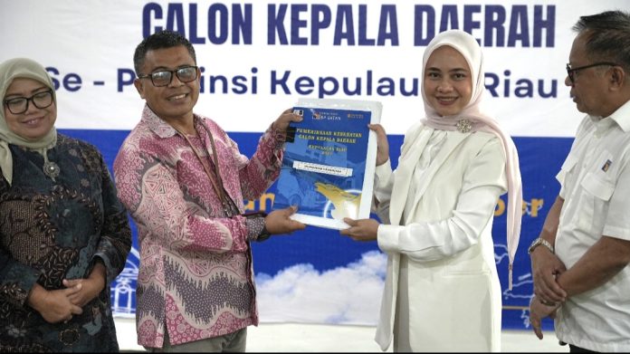 Setelah dilaksanakan selama 3 hari, Rumah Sakit Badan Pengusahaan Batam (RSBP Batam) menyerahkan hasil Medical Check Up (MCU) Calon Kepala Daerah di Kabupaten/Kota se-Provinsi Kepulauan Riau, Selasa (3/9/2024). (Humas BP Batam)