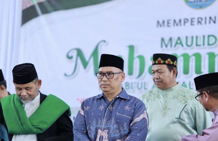 Bakal Calon Wakil Gubernur (Cawagub) Kepri 2024, Nyanyang Harris Pratamura, menghadiri Peringatan Maulid Nabi Muhammad SAW 1446 H/2024 M yang diselenggarakan oleh Himpunan Keluarga Serasan (HKS) Tanjungpinang di Gedung Asrama Haji Kota Tanjungpinang (16/9/2024). (Ist)