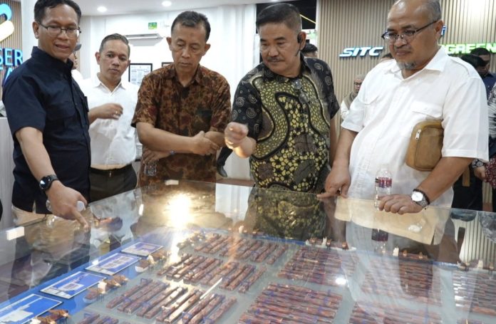 Wakil Kepala BP Batam, Purwiyanto hadir dalam Rapat Koordinasi yang dipimpin Deputi Bidang Perekonomian Sekretariat Kabinet (Setkab), Satya Bhakti Parikesit, pada Kamis, (19/9/2024) di Ruang Rapat Marketing Centre BP Batam. (Humas BP Batam)