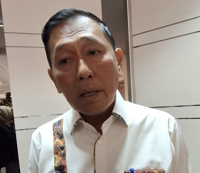 Pjs Walikota Batam, Andi Agung memberikan perhatian dan akan membahas lebih lanjut bersama Camat dan Dinas terkait dalam menangani persoalan banjir di Kota Batam. (uly)