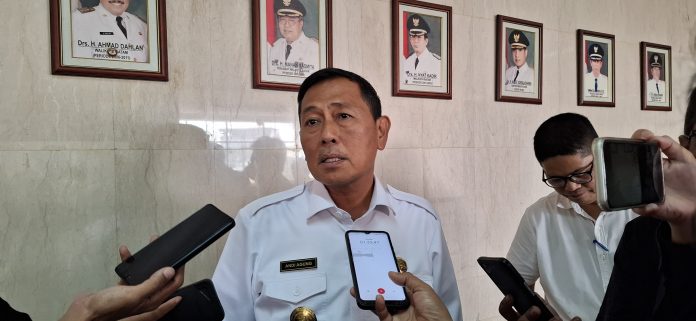Penjabat sementara (PJs) Walikota Batam, Andi Agung mengatakanPada Jumat (18/10/2024) mendatang, seluruh pegawai Pemko Batam akan turun tangan dalam kegiatan gotong royong untuk membersihkan beberapa titik rawan banjir. (uly)
