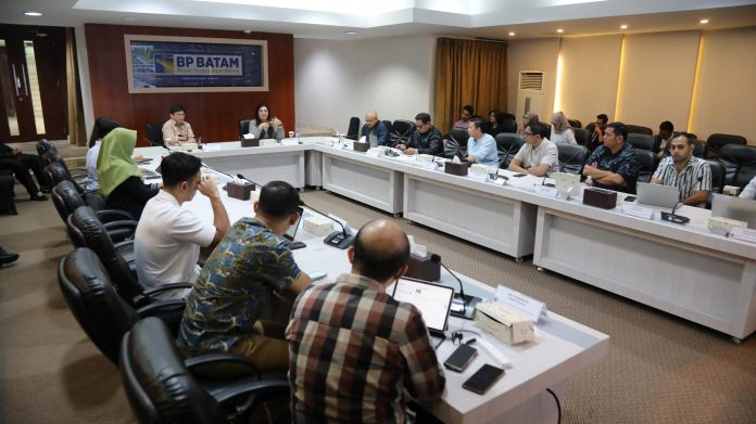 Badan Pengusahaan Batam (BP Batam), melalui Kepala Biro Humas, Promosi, dan Protokol, Ariastuty Sirait menerima kunjungan dari PT. Toyota - Astra Motor pada Jum'at (11/10/2024) di Marketing Centre. (Humas BP Batam)