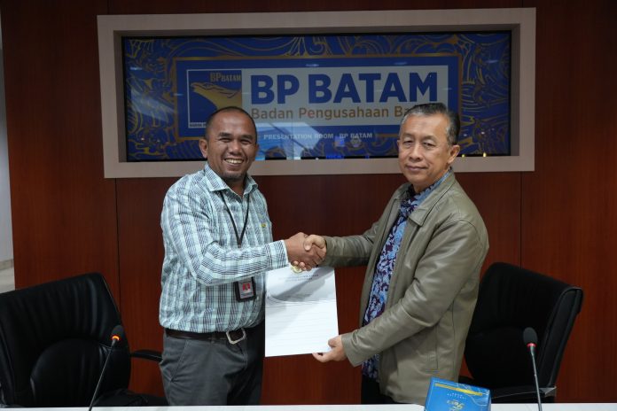 Badan Pengusahaan (BP) Batam bersama BPK RI melaksanakan Entry Meeting Pemeriksaan Atas Kepatuhan Pendapatan dan Belanja BP Batam Tahun 2023 dan Tahun 2024 di Marketing Center pada Selasa, (15/10/2024). (Humas BP Batam)