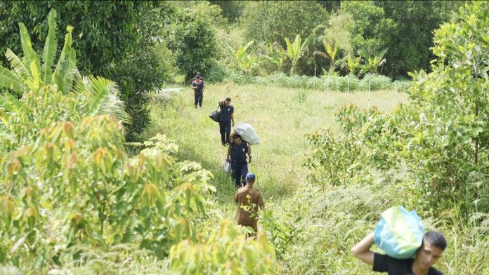 BP Batam kembali memfasilitasi pergeseran terhadap delapan Kepala Keluarga (KK) yang terdampak pembangunan Rempang Eco-City asal Sembulang Camping, Sembulang Tanjung, Sembulang Hulu, Blongkeng, dan Pasir Merah, Senin (30/9/2024). (Humas BP Batam)
