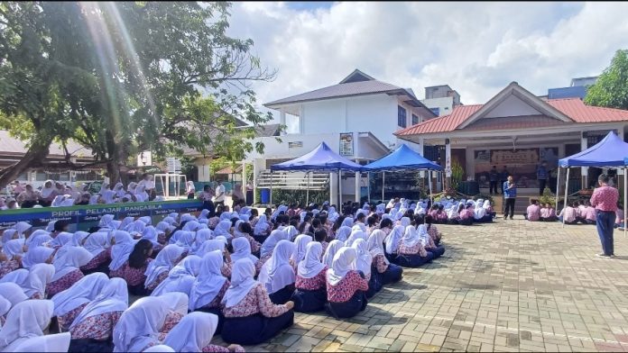 Penjabat Sementara (Pjs) Wali Kota Batam Andi Agung melakukan kunjungan ke beberapa sekolah di wilayah Batamkota dan Bengkong, Selasa (1/10/2024). Andi mengunjungi empat sekolah. (IST)