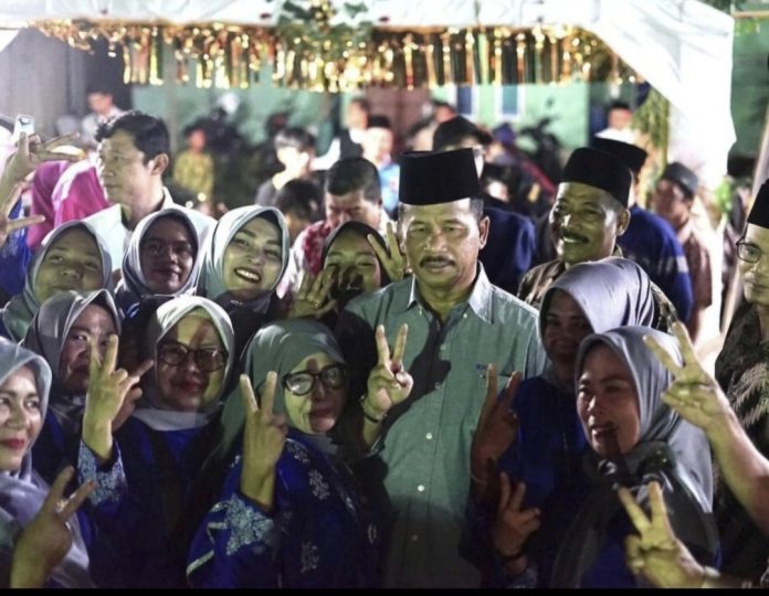 Setiap hari kecintaan dan harapan masyarakat kepada calon Gubernur dan Wakil Gubernur Kepulauan Riau (Kepri) nomor urut 2, H Muhammad Rudi (HMR), dan H Aunur Rafiq, (Rudi- Rafiq/ R2) semakin kuat untuk melakukan perbaikan demi kemajuan Kepri. (Ist)