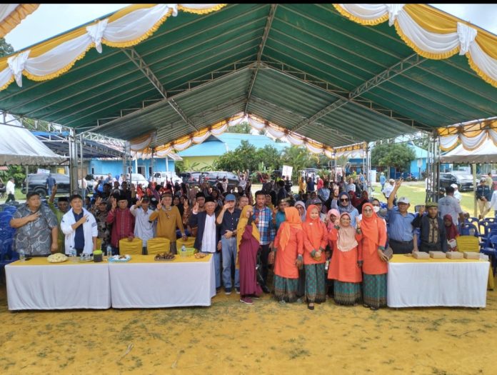 Suara kompang dan alunan salawat menyambut kedatangan Calon Gubernur Kepri Nomor Urut 2, Muhammad Rudi di Dusun Rekoh, Desa Penaga, Telukbintan, Bintan, Sabtu (5/10/2024). (uly)