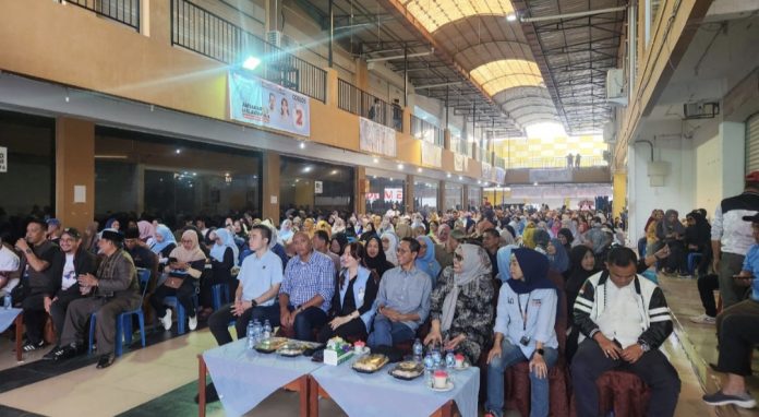Pasangan calon Wali Kota dan Wakil Wali Kota Batam, Amsakar Achmad-Li Claudia Chandra (ASLI), menggelar kampanye di Lytech Home Center, Bengkong, Sabtu (5/10). Kampanye ini dihadiri oleh sejumlah politisi dari Partai NasDem serta masyarakat setempat. (IST)
