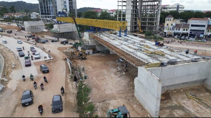Badan Pengusahaan Batam (BP Batam) akan meresmikan Jembatan Layang (Fly Over) Sei Ladi pada bulan Desember 2024 mendatang. Hal ini didukung oleh laporan tim BP Batam terkait progres pengerjaan proyek yang kini telah mencapai 70 persen. (IST)