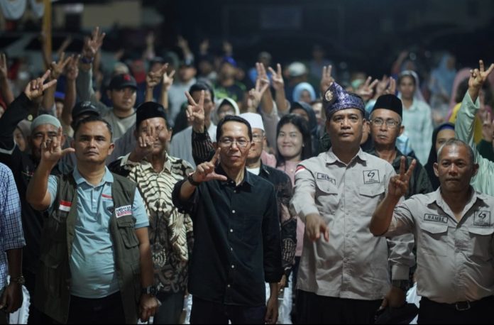 Amsakar saat berjumpa ribuan warga Tembesi, Minggu (6/10/2024) malam. (IST)