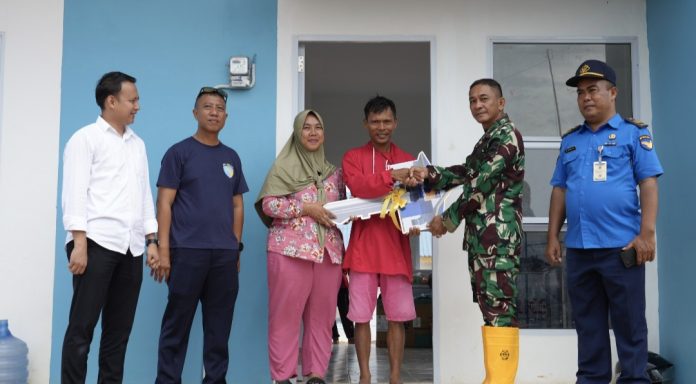 Badan Pengusahaan (BP) Batam memfasilitasi pergeseran terhadap satu Kepala Keluarga (KK) terdampak PSN Rempang Eco City ke rumah baru di Tanjung Banun, Kota Batam, Provinsi Kepri, Senin (7/10/2024). (Humas BP Batam)