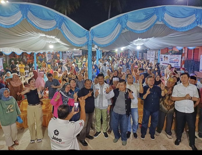 Masyarakat Kelurahan Batubesar antusias menghadiri Silaturahmi dan Kampanye Dialogis Paslon Gubernur dan Wakil Gubernur Kepulauan Riau (Kepri), nomor urut 2, H Muhammad Rudi (HMR) dan H Aunur Rafiq (Rudi- Rafiq/ 2R), Selasa (8/10/2024). (IST)
