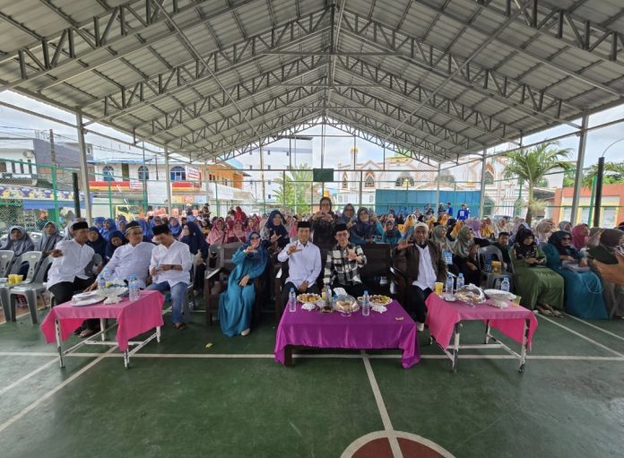 Keluarga Besar Sahabat Hijrah Batam (Sahiba) menyambut hangat kedatangan Calon Wali Kota Batam Amsakar Achmad, Minggu (13/10/2024). (IST)