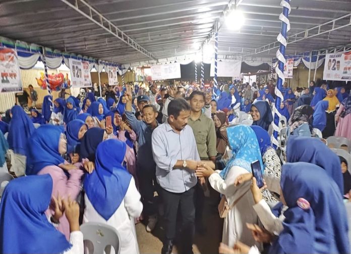Silaturahmi sekaligus Kampanye Dialogis Paslon Gubernur dan Wakil Gubernur Kepri HMR dan H Aunur Rafiq (Rudi- Rafiq), di Tanjungpiayu dan Duriangkang, Kecamatan Seibeduk, Kota Batam, Selasa (15/10/2024) malam. (IST)