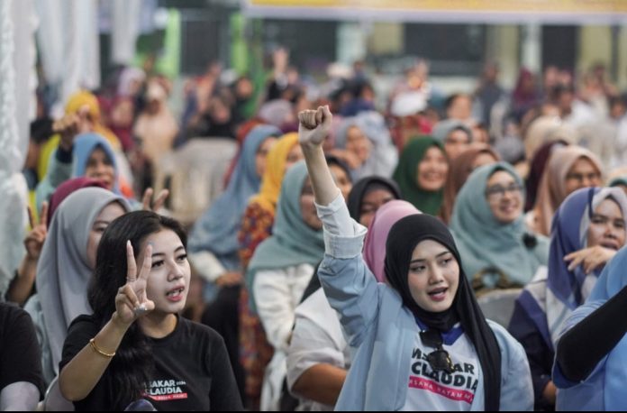 Kampanye pasangan calon Wali Kota dan Wakil Wali Kota Batam, Amsakar Achmad dan Li Claudia Chandra, di Kelurahan Buliang, Kecamatan Batu Aji, Rabu (23/10/2024) malam, berlangsung dengan meriah. (IST)