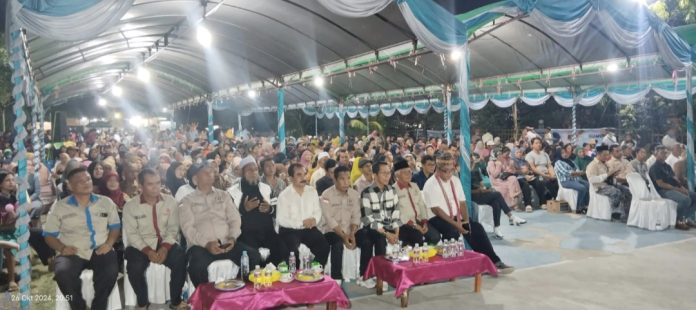 Atraksi pencak silat Bugis dan kompang warga menyambut kedatangan Calon Walikota Batam Nomor Urut 2, Amsakar Achmad di Community Centre Kavling Flamboyan, Sagulung Sabtu (26/10/2024) malam. (IST)