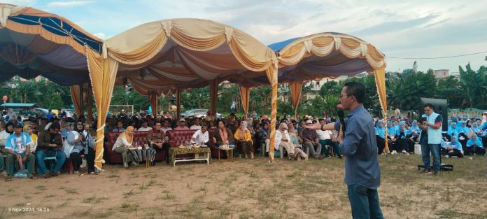 Calon Wali Kota Batam nomor urut 2 Amsakar Achmad dan Calon Gubernur Kepri nomor urut 1 Ansar Ahmad kampanye bersama di Bengkong Pertiwi, Tanjungbuntung, Minggu (3/11/2024). (IST)