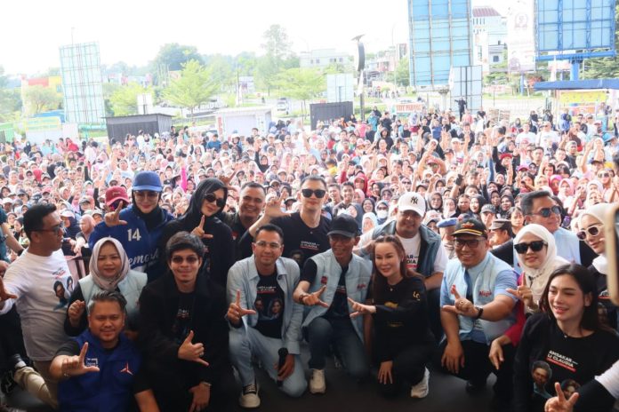 Rombongan artis ibu kota berkampanye untuk pasangan calon wali kota dan wakil wali kota di nomor nomor urut 02 Pilkada Kota Batam 2024 pada Sabtu (16/11/2024) pagi. (ist)