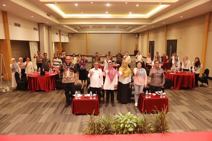 Sekretaris Daerah Kota Batam, Jefridin Hamid membuka secara resmi kegiatan Pembinaan dan Verifikasi Dokumen Penyelenggaraan Kabupaten/Kota Sehat (KKS) Kota Batam yang berlangsung di Kantor Wali Kota Batam, Kamis (21/11/2024). (Ist)