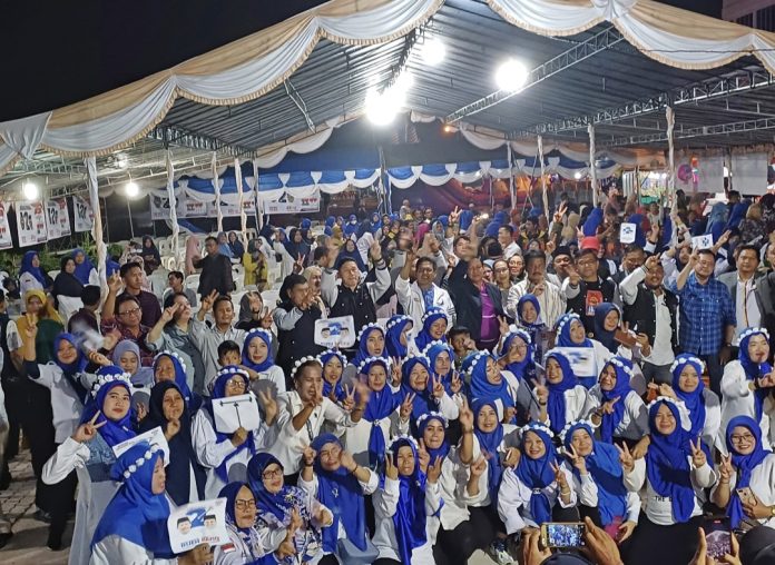 Masyarakat Provinsi Kepulauan Riau (Kepri) meyakini daerahnya akan bisa membangun dan maju jika Rudi Rafiq jadi Gubernur Kepri. Untuk itu, mereka yang berasal dari berbagai elemen dan daerah di Kepri, turut mendoakan kesuksesan Rudi Rafiq dalam Pemilihan Gubernur Kepri 2024. (IST)