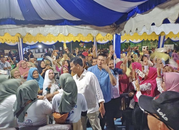 Warga Kelurahan Bengkong Indah, Kota Batam, Provinsi Kepulauan Riau (Kepri) begitu berantusias menyambut kehadiran calon Gubernur Kepulauan Riau (Kepri), H Muhammad Rudi (HMR). (IST)
