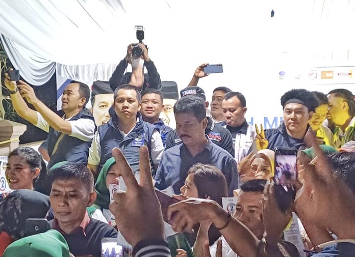 Warga Kelurahan Kampungpelita, Lubukbaja, kompak memilih dan berjuang mengantarkan H Muhammad Rudi (HMR) sebagai Gubernur Kepulauan Riau (Kepri). (uly)
