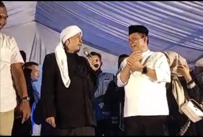 Setelah Daik, giliran ribuan warga Dabo Singkep, Kabupaten Lingga berduyun-duyun menghadiri kampanye tatap muka Calon Gubernur Kepri Ansar Ahmad yang digelar di Lapangan Merdeka, Rabu (6/11/2024) malam. (IST)