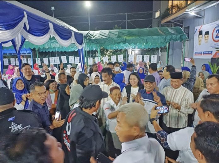 Masyarakat Bengkong Nusantara, Kota Batam, Provinsi Kepulauan Riau begitu antusias menyambut kedatangan calon Gubernur Kepulauan Riau (Kepri) H Muhammad Rudi (HMR), Rabu (6/11/2024) malam. (IST)