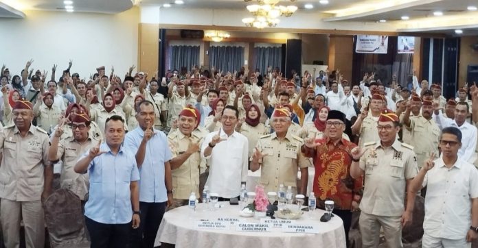 Calon Wali Kota Batam, Amsakar Achmad, menghadiri deklarasi dan konsolidasi Pejuang Purnawirawan Indonesia Raya (PPIR) di Hotel Golden View, Minggu (10/11/2024). (IST)