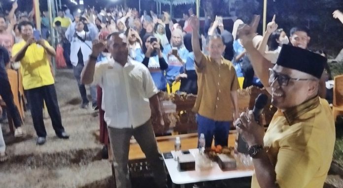 Calon Wakil Gubernur Kepulauan Riau, Nyanyang Haris Pratamura, antusias menyampaikan program unggulan Sayang di hadapan ratusan warga Perumahan Gardan Raya dan Perumahan Taman Yasmin, Kelurahan Belian, Kecamatan Batam Kota, dalam kampanye Pilgub Kepri 2024-2029. (ist)