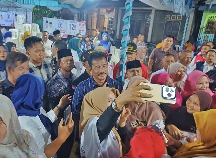 Calon Gubernur Kepulauan Riau (Kepri), nomor urut 2, H Muhammad Rudi (HMR), bersilaturahmi sekaligus berkampanye dialogis di fasum Saguba Blok S, RW 06 Kelurahan Seibinti, Sagulung, Batam, Selasa (12/11/2024) malam. (Ist)