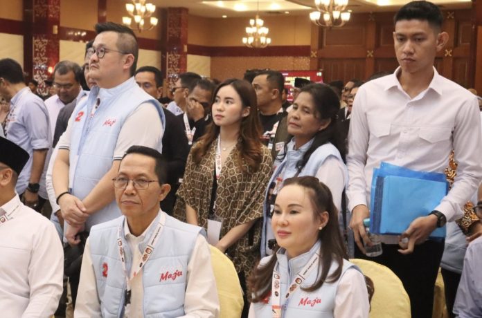 Calon Walikota Batam nomor urut 2, Amsakar Achmad menyebutkan prinsipnya, pihaknya merespon larangan membawa serta gawai dalam debat. Namun pihaknya ingin fair, agar tidak hanya gawai namun juga alat bantu lain termasuk catatan. (Ist)