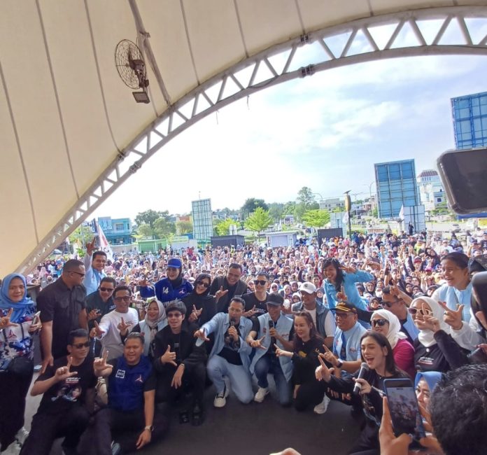 Ribuan relawan Asli di Batam Kota memadati wilayah King Business Centre (KBC). Agenda tersebut bertujuan untuk menghadiri kampanye pasangan calon Wali Kota dan Wakil Wali Kota Batam, Amsakar Achmad dan Li Claudia Chandra (ASLI). (ist)