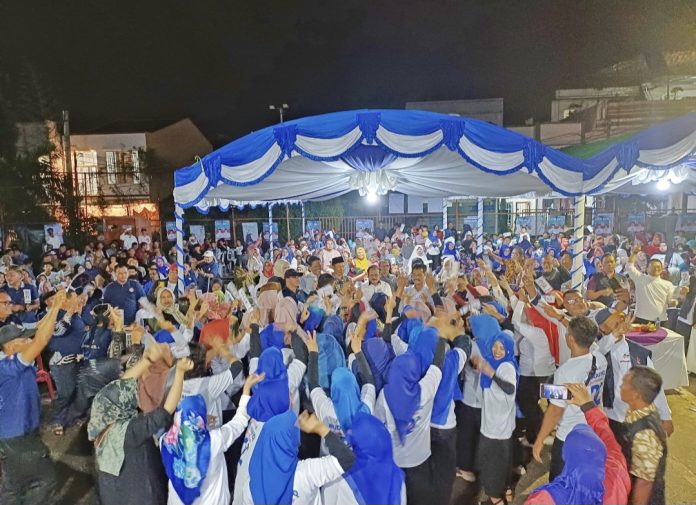 Silaturahmi dan Kampanye Diaologis Paslon Gubernur dan Wakil Gubernur Kepri nomor urut 2, HMR dan H Aunur Rafiq (Rudi- Rafiq), di Fasum Komplek Sumber Agung, Seijodoh, Batuampar, Batam, Minggu (17/11/2024) malam. (Ist)