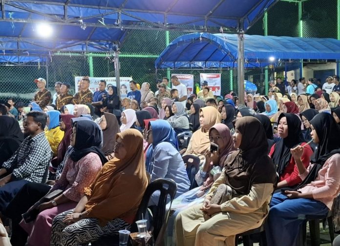 Kedatangan Pasangan Calon Wali Kota Batam dan Wakil Wali Kota Batam nomor urut 2, Amsakar Achmad dan Li Claudia Chandra, disambut dengan antusias oleh masyarakat Kampung Sukadamai, Kelurahan Tanjungpiayu, Kecamatan Sungaibeduk, Rabu (20/11/2024), malam. (Ist)