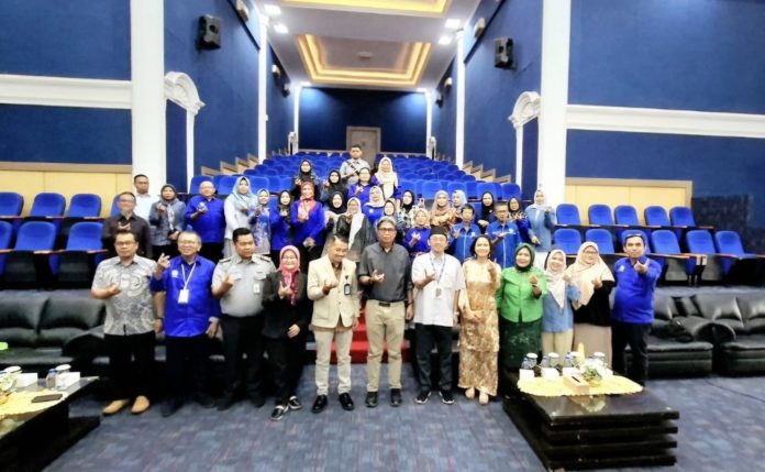 LPPM Divisi HKI Uniba menggelar Sosialisasi Kekayaan Intelektual Bagi Dosen dan Pejabat Struktural dan Training Of Trainer Pengelola Sentra HKI Universitas Batam. Acara ini digelar di Rumengan Hall, Selasa (26/11/2024) pagi. (IST)