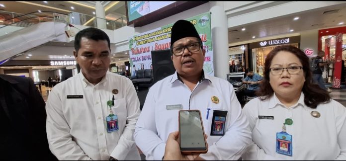 Kepala Kantor Kemenag Kota Batam Zulkarnain Umar mengatakan rekrutmen PPIH itu diikuti oleh 19 peserta yang berasal dari berbagai latar belakang. (uly)